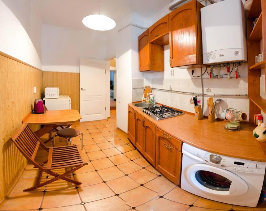 Парковка ! Квартира Поруч Госпіталю, Центр. Lviv Extérieur photo